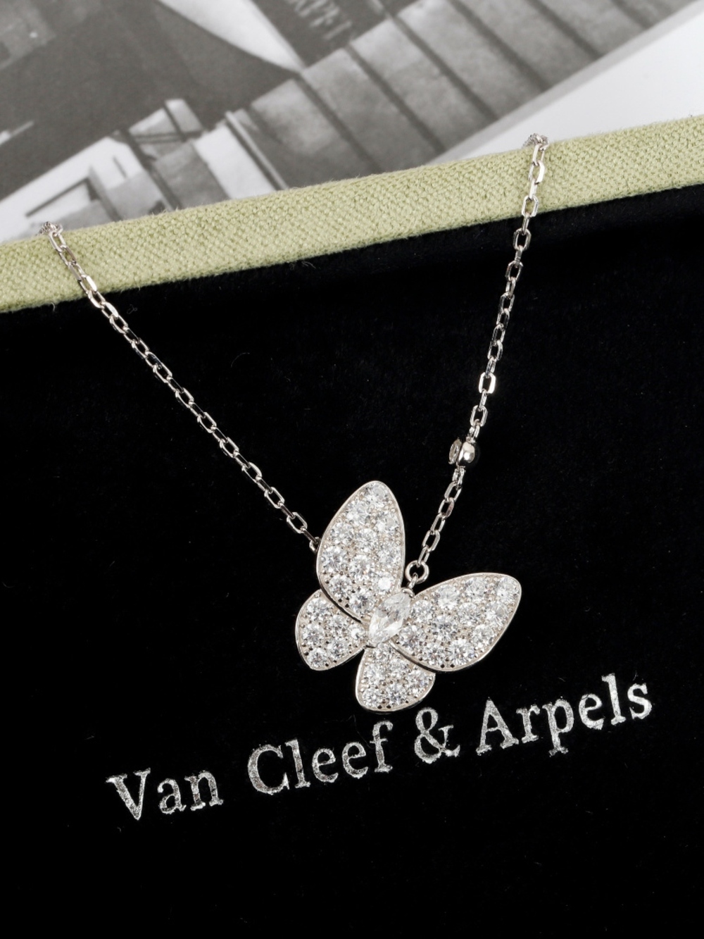 ✨ Van Cleef & Arpels Blue Sodalite Single Clover Pendant Necklace